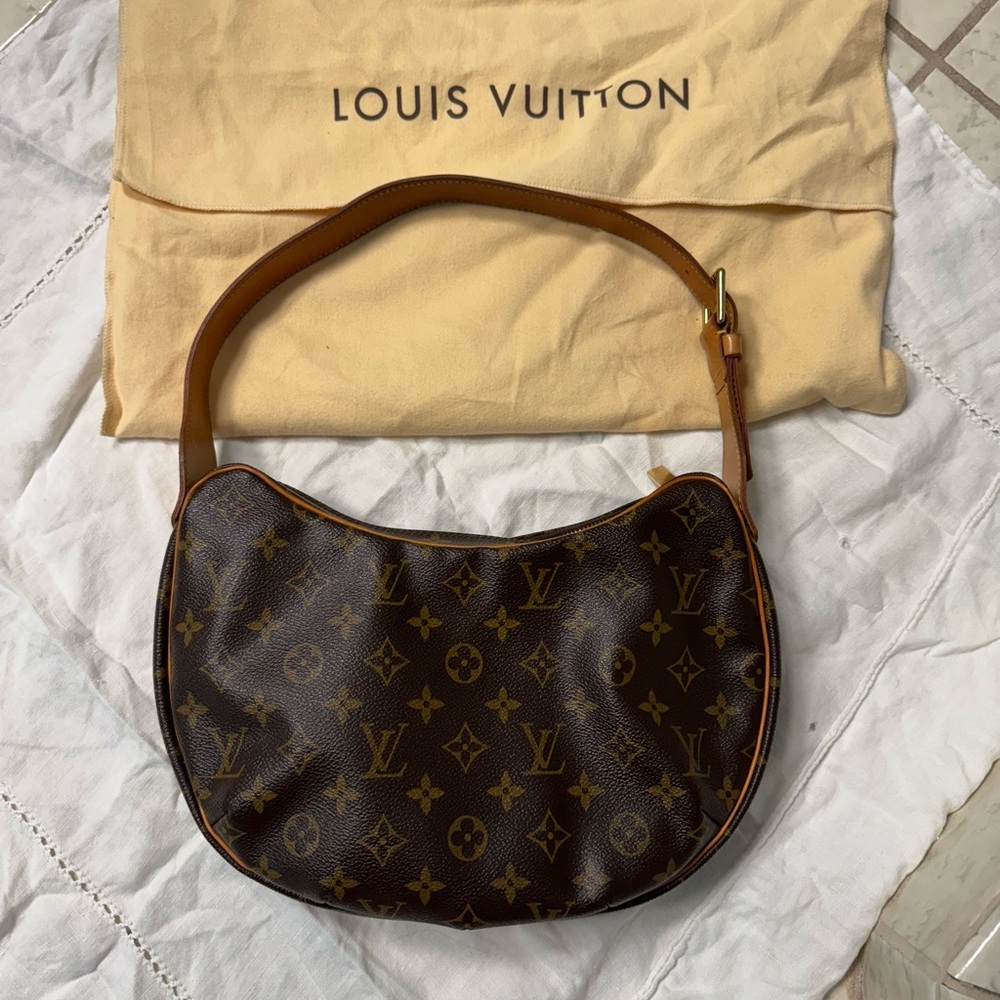 Louis Vuitton Croissant MM